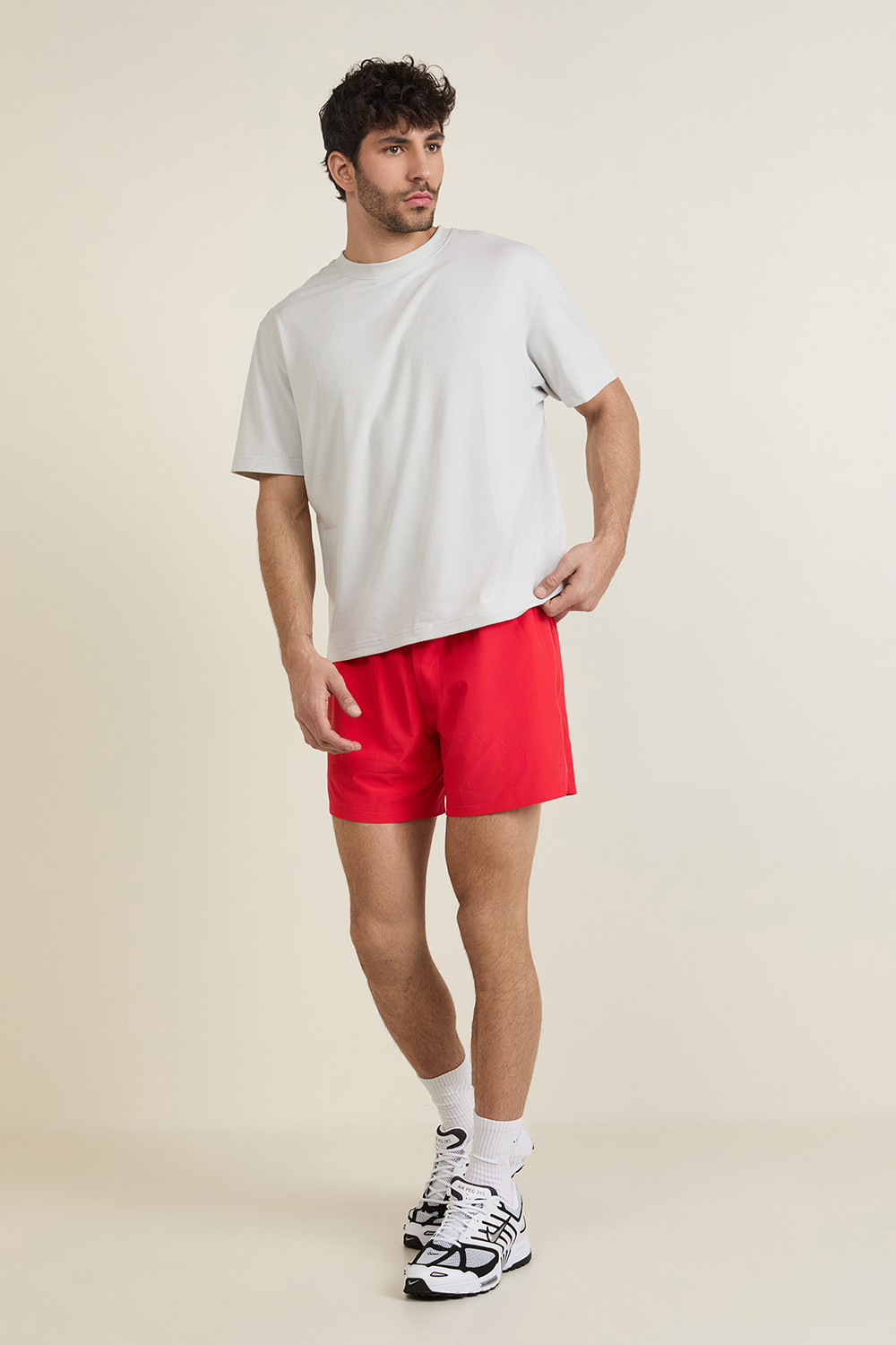 תמונת כל הלוק של Run Crew Ripstop Lined Short 6'' LULULEMON